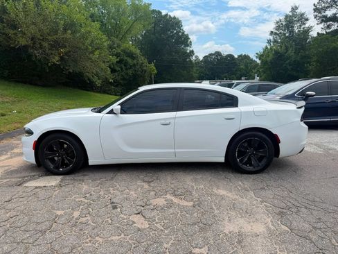 Used 2016 Dodge Charger SXT RWD image 4