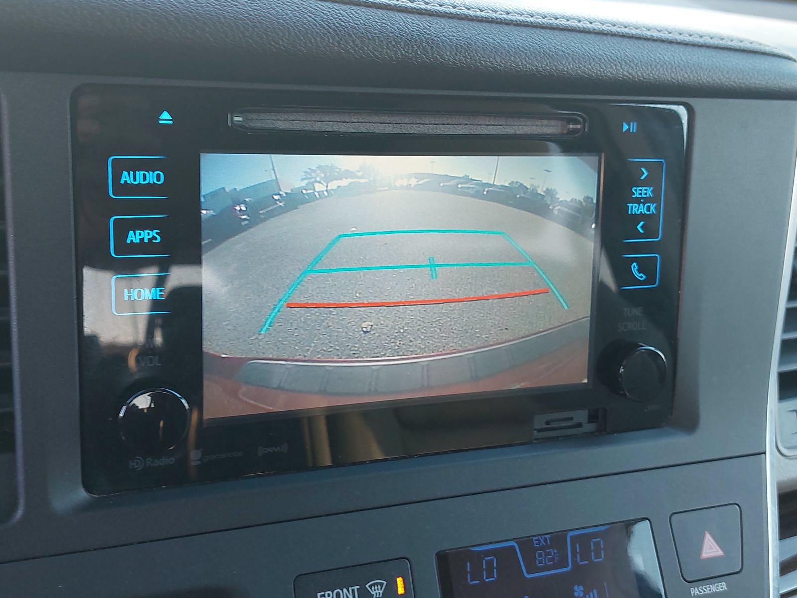 Used 2016 Toyota Sienna XLE Premium FWD image 25
