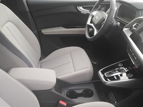 Used 2025 Audi Q4 e-tron Premium image 26
