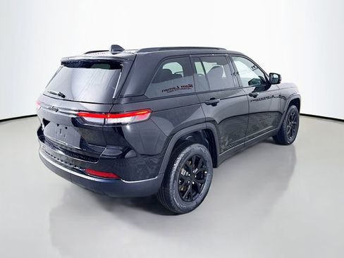 New 2025 Jeep Grand Cherokee Altitude image 7