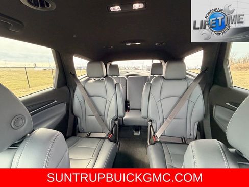 Used 2024 Buick Enclave Essence image 17