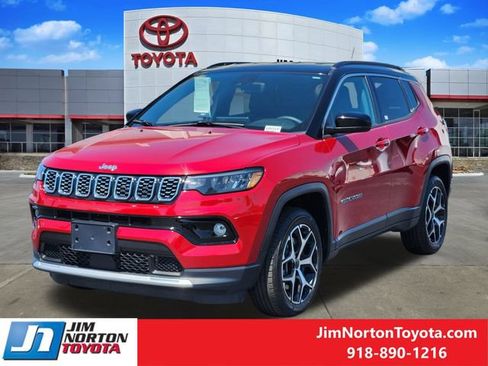 Used 2025 Jeep Compass Limited AWD/4WD image 3