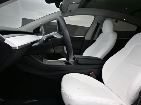 Used 2025 Tesla Model Y Long Range image 16