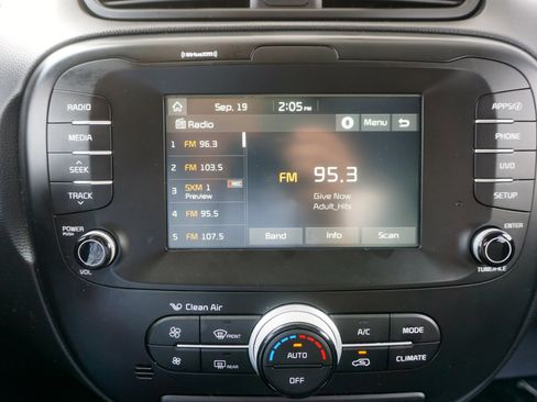 Used 2019 Kia Soul + image 11