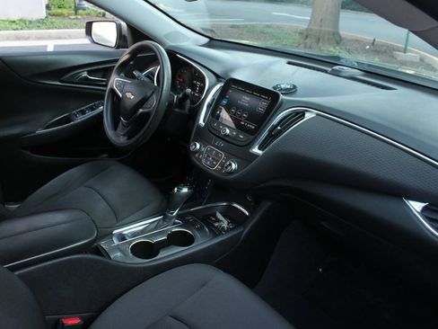 Used 2020 Chevrolet Malibu LT FWD image 24