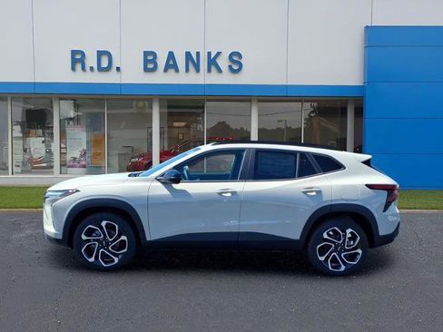 New 2026 Chevrolet Trax RS FWD image 2