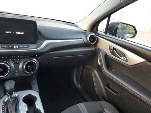 Used 2025 Chevrolet Blazer LT FWD image 13