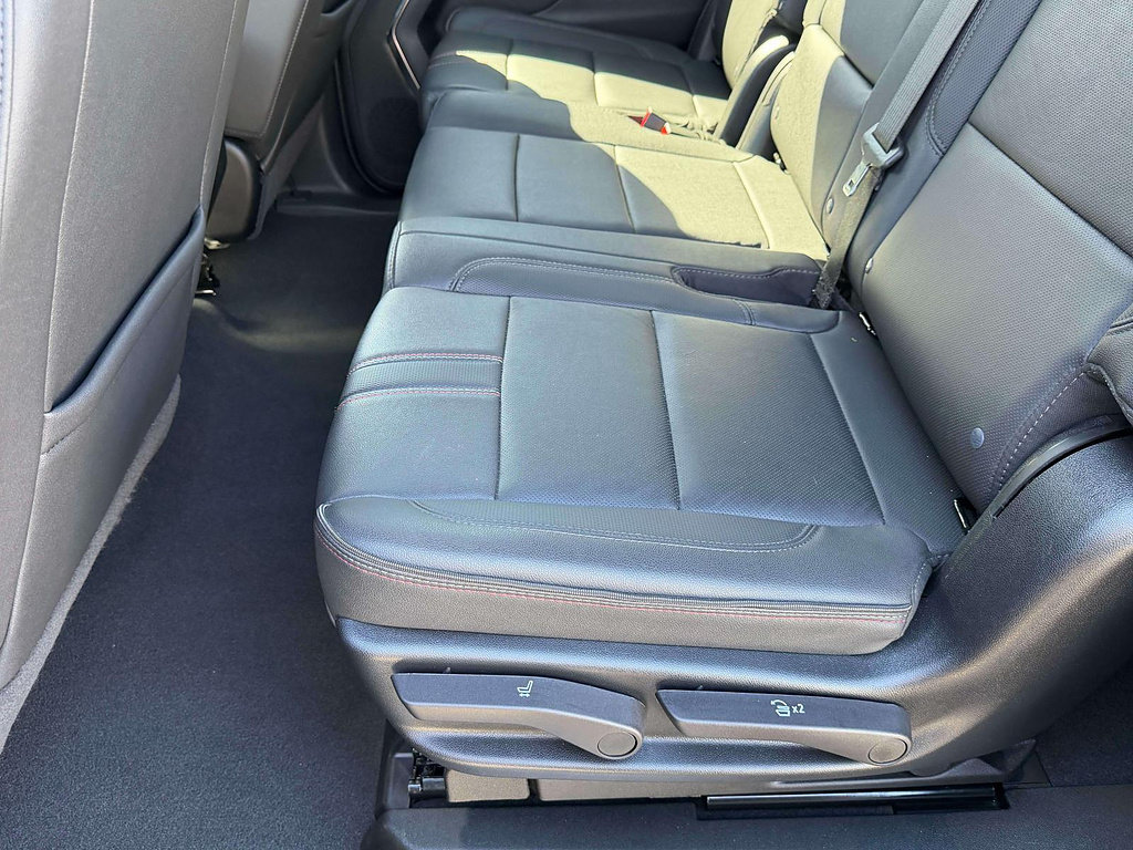 Used 2026 Chevrolet Suburban RST RWD image 25