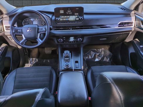Used 2024 Mitsubishi Outlander SE image 15