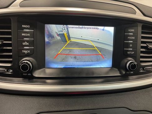 Used 2020 Kia Sorento EX image 17