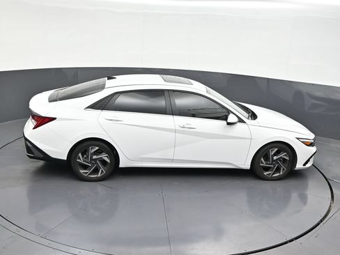 Used 2025 Hyundai Elantra SEL FWD image 20