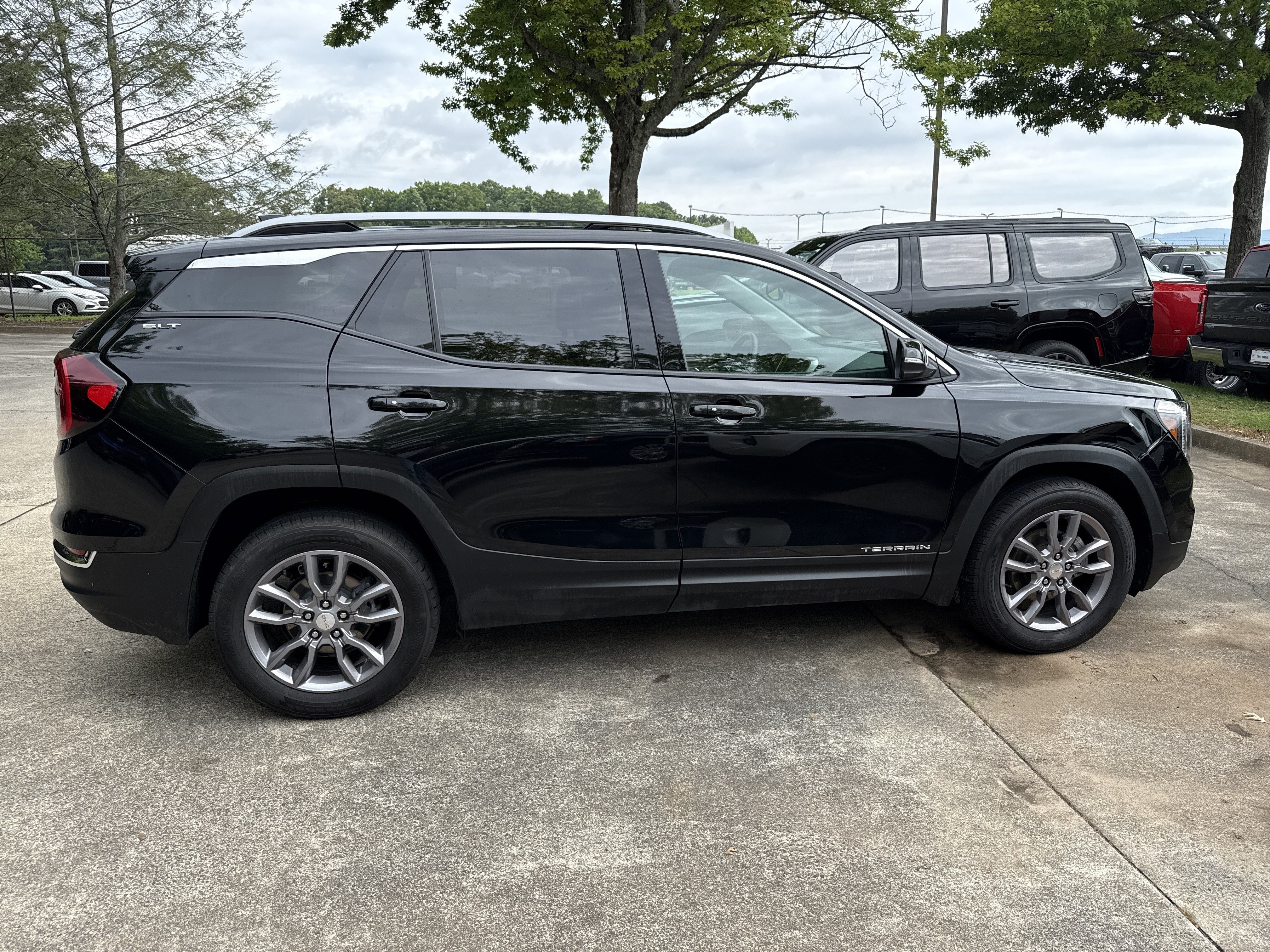 Used 2023 GMC Terrain SLT AWD/4WD image 8