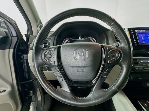 Used 2016 Honda Pilot Touring image 18