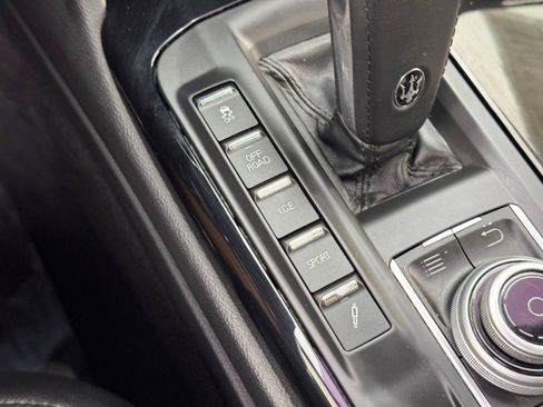 Used 2019 Maserati Levante image 32