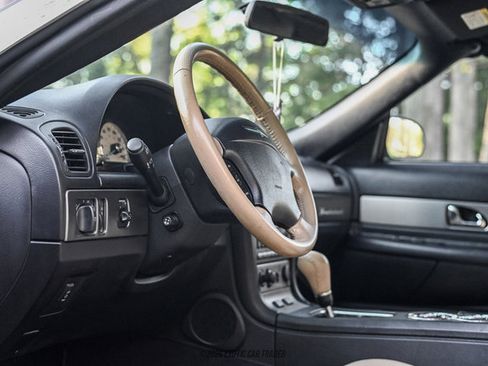 Used 2005 Ford Thunderbird RWD image 25