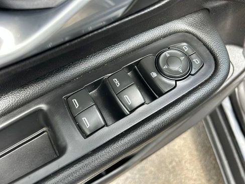 Used 2024 GMC Terrain SLE w/ Driver Convenience Package FWD image 12