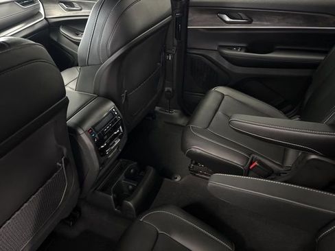 New 2025 Jeep Grand Cherokee L Limited image 24