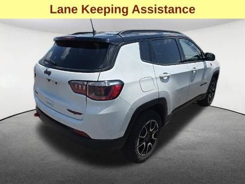 Used 2025 Jeep Compass Trailhawk w/ Trailhawk Convenience Group AWD/4WD image 5