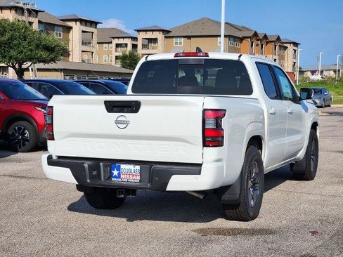 Certified 2025 Nissan Frontier SV w/ SV Convenience Package RWD image 3