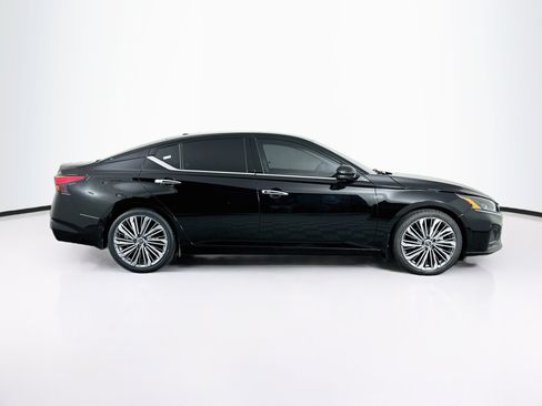 Used 2023 Nissan Altima 2.5 SL FWD image 10