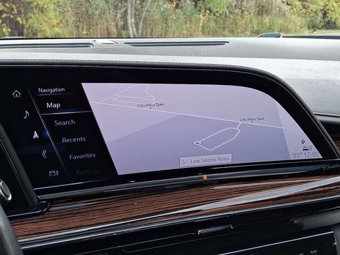 Used 2024 Cadillac Escalade Premium Luxury image 17