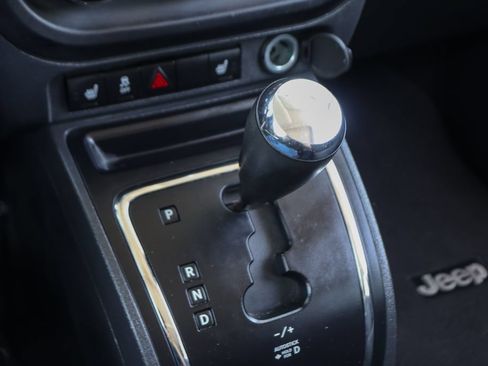 Used 2016 Jeep Patriot Latitude w/ Sun/Sound Group FWD image 28