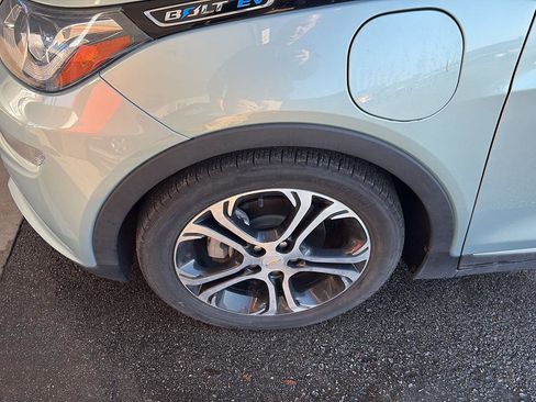 Used 2019 Chevrolet Bolt Premier w/ Infotainment Package image 5