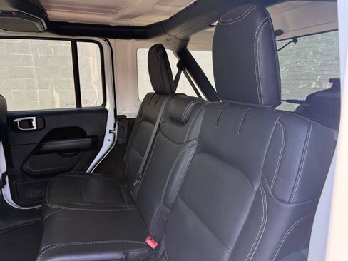 Used 2018 Jeep Wrangler Unlimited Sahara AWD/4WD image 24