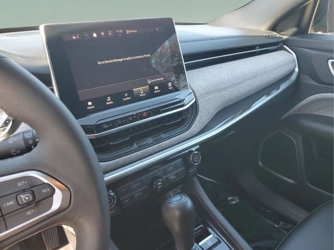 Used 2024 Jeep Compass Latitude image 29