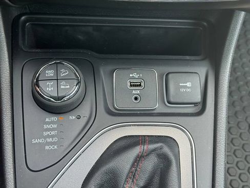 Used 2020 Jeep Cherokee Trailhawk w/ Cold Weather Group AWD/4WD image 36