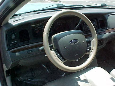 Used 2007 Ford Crown Victoria LX RWD image 26