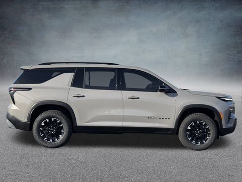 New 2026 Chevrolet Traverse Z71 w/ Enhanced Driving Package image 2