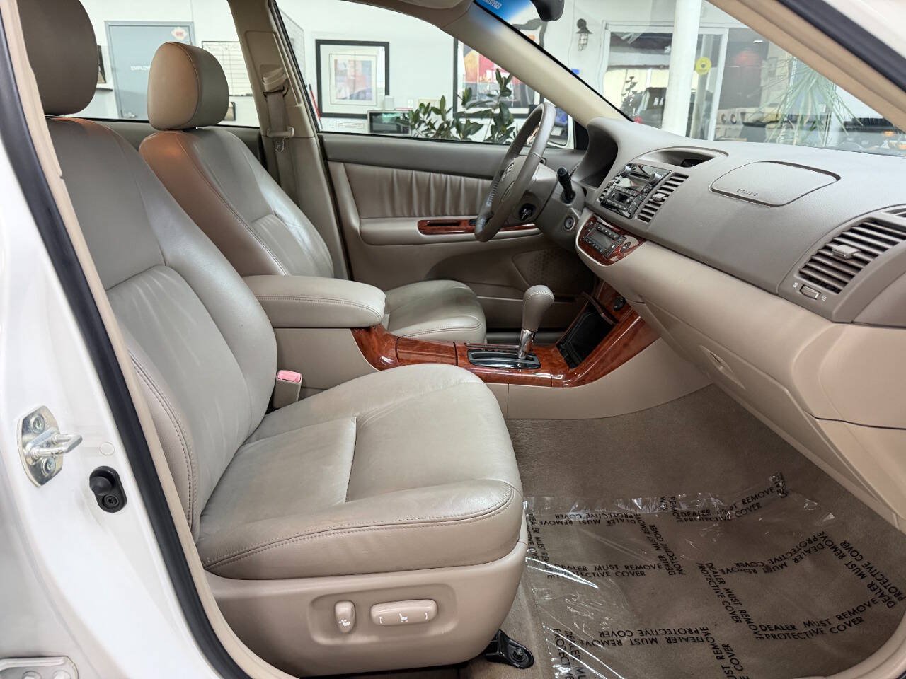 Used 2005 Toyota Camry XLE FWD image 17