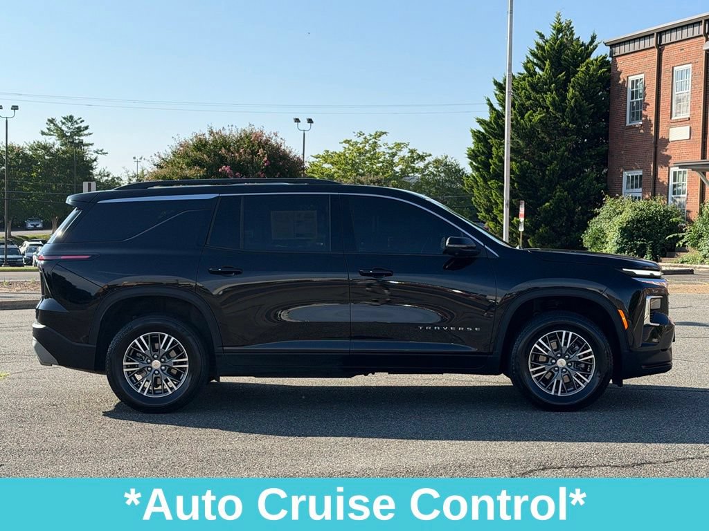 Used 2024 Chevrolet Traverse LT FWD image 11