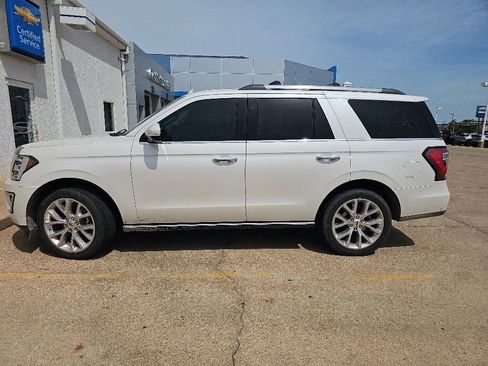 Used 2018 Ford Expedition Limited w/ Equipment Group 302A AWD/4WD image 2