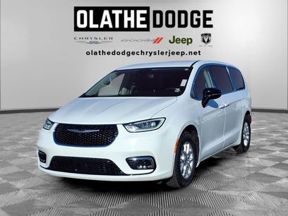 Used 2024 Chrysler Pacifica Touring-L