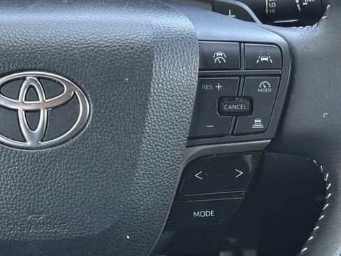 Used 2025 Toyota Camry SE FWD image 15