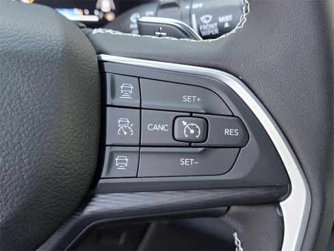 New 2025 Jeep Grand Cherokee Altitude image 26