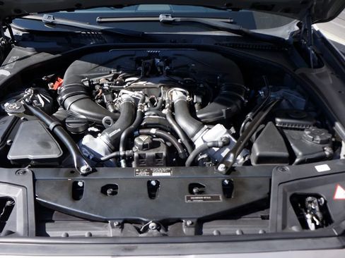 Used 2011 BMW 550i xDrive Sedan image 10