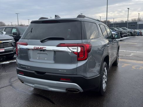 Certified 2022 GMC Acadia SLT w/ Preferred Package image 5