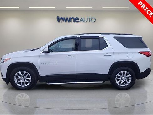 Used 2021 Chevrolet Traverse LT image 2