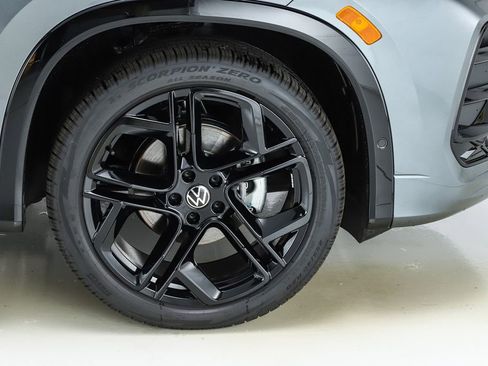 New 2026 Volkswagen Tiguan SE R-Line image 14