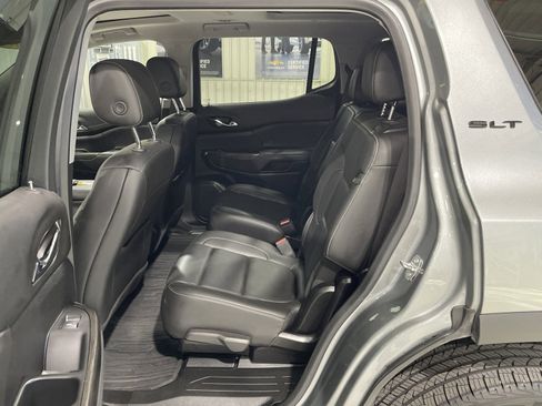 Used 2023 GMC Acadia SLT w/ Elevation Edition image 12