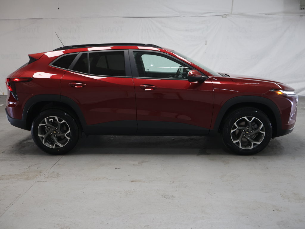 Used 2024 Chevrolet Trax LT w/ LT Convenience Package FWD image 5
