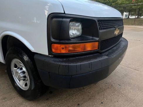 Used 2015 Chevrolet Express 2500 image 15