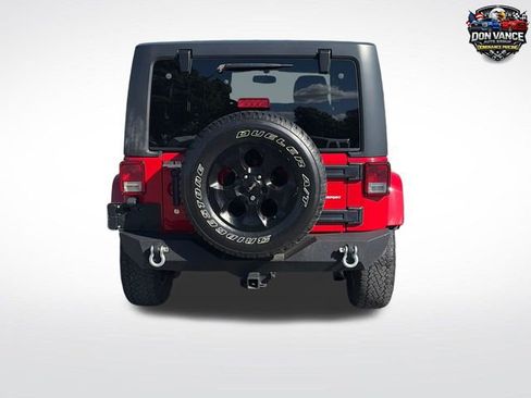Used 2014 Jeep Wrangler Unlimited Sahara AWD/4WD image 4