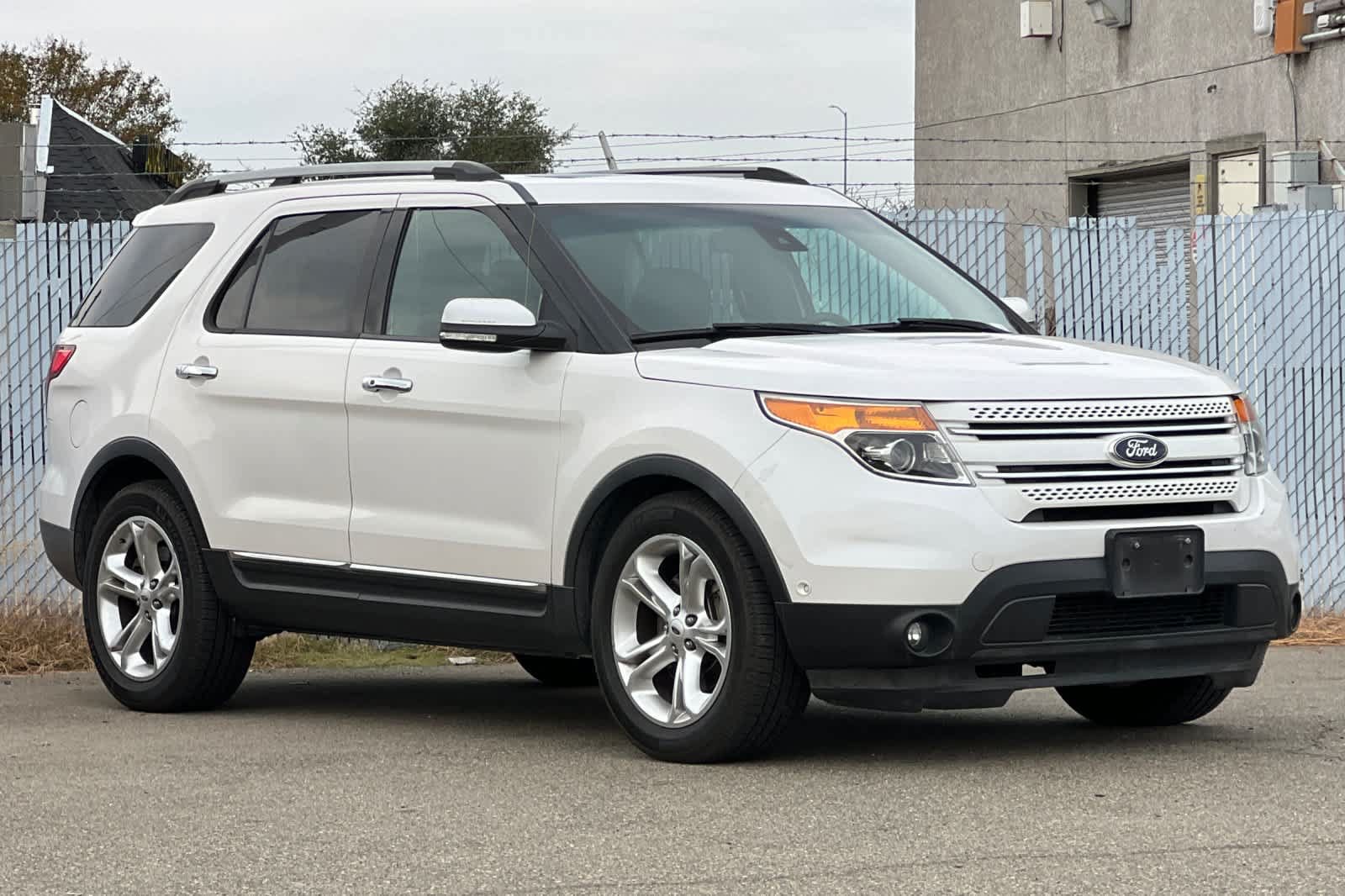 Used 2014 Ford Explorer Limited w/ Equipment Group 302A FWD image 7