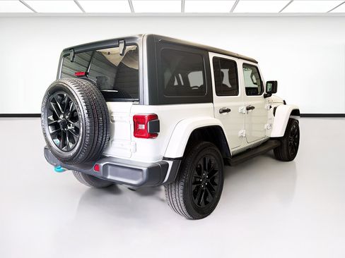 Used 2023 Jeep Wrangler Unlimited Sahara AWD/4WD image 4
