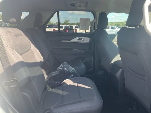 New 2026 Ford Explorer Active RWD image 13
