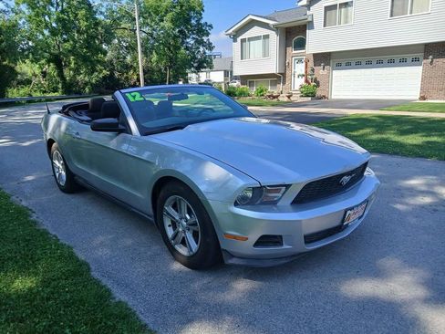 Used 2012 Ford Mustang Convertible RWD image 4